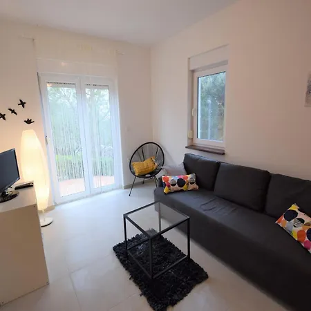 Quaint In With Private Garden *