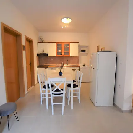 Quaint In With Private Garden