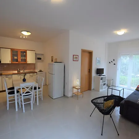 Quaint In With Private Garden *