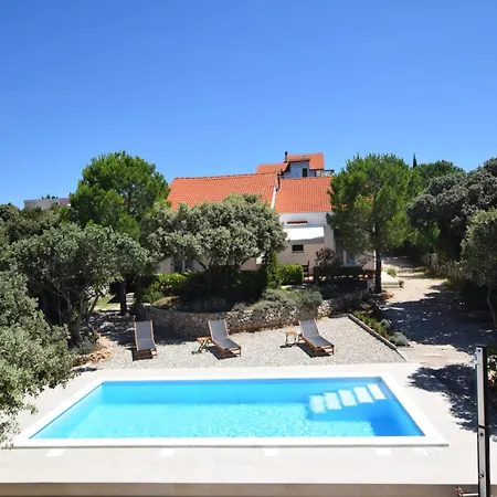 Quaint In With Private Garden *