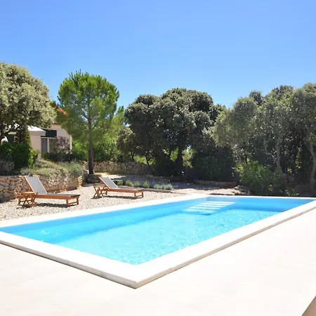 Quaint In With Private Garden * Mandre