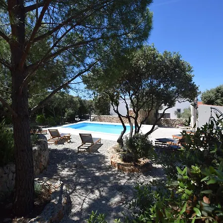 Quaint In With Private Garden