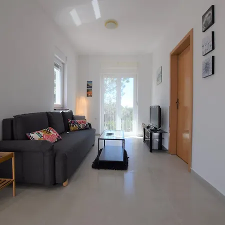 Quaint In With Private Garden 펜션